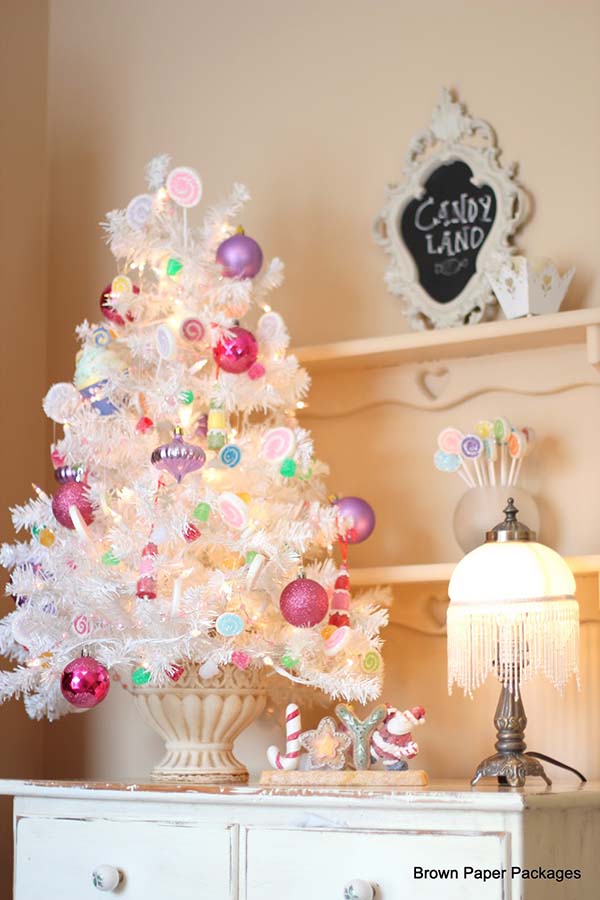 White Tabletop Christmas Tree With Candies #Christmas #tabletop #Christmastree #Christmasdecor #decorhomeideas