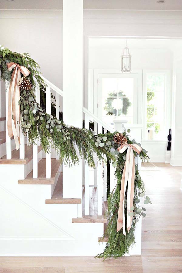 Winter Decor Staircase Decoration #rustic #winterdecor #homedecor #decorhomeideas