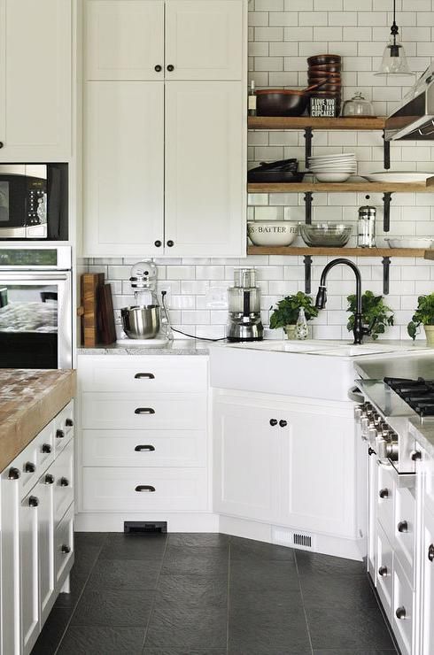 Country Kitchen Corner Sink Layout #cornersink #kitchen #sink #decorhomeideas