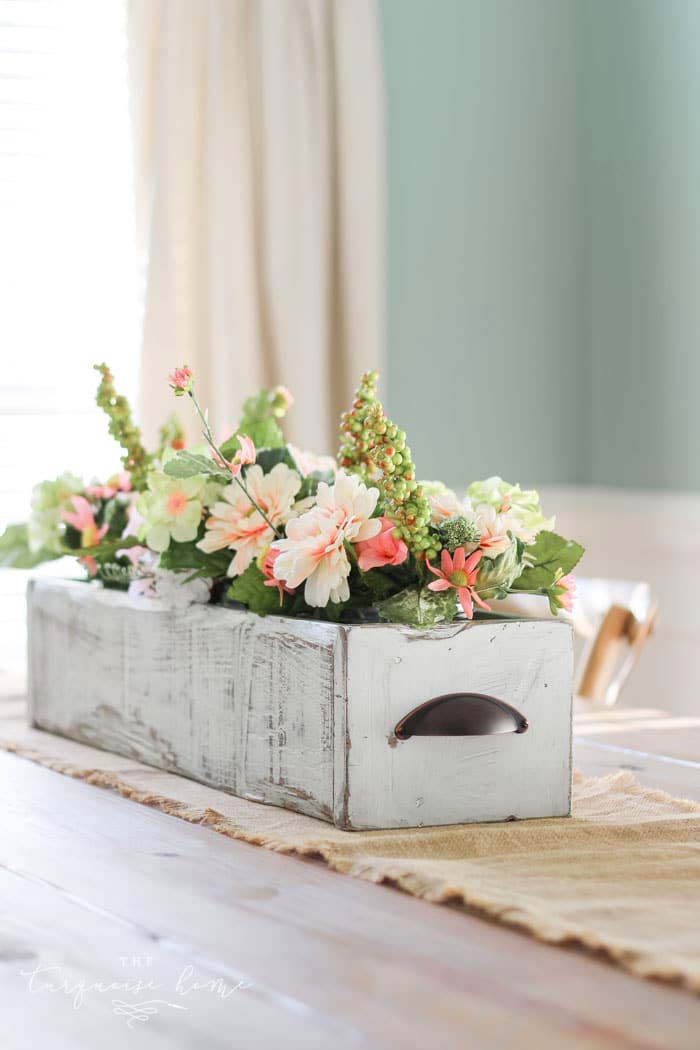 DIY Farmhouse Spring Centerpiece #centerpiece #spring #Easter #decorhomeideas