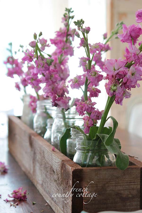 Flower Wooden Box Centerpiece #rustic #centerpieces #woodenbox #homedecor #decorhomeideas