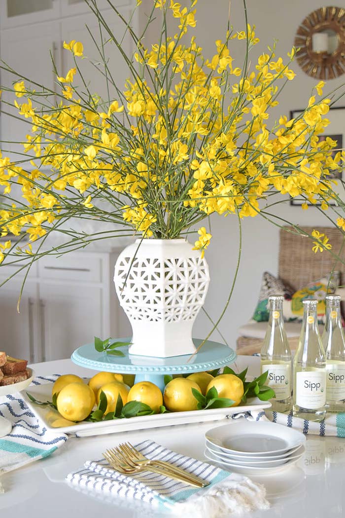 Forsythia Spring Centerpiece #centerpiece #spring #Easter #decorhomeideas