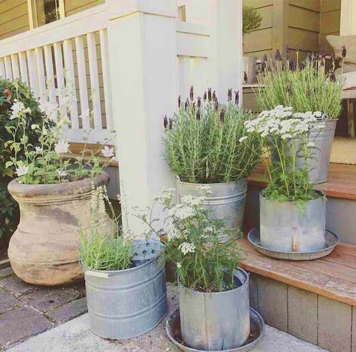 Front Porch Farmhouse Rustic Decor #farmhouse #rustic #porch #decor #decorhomeideas