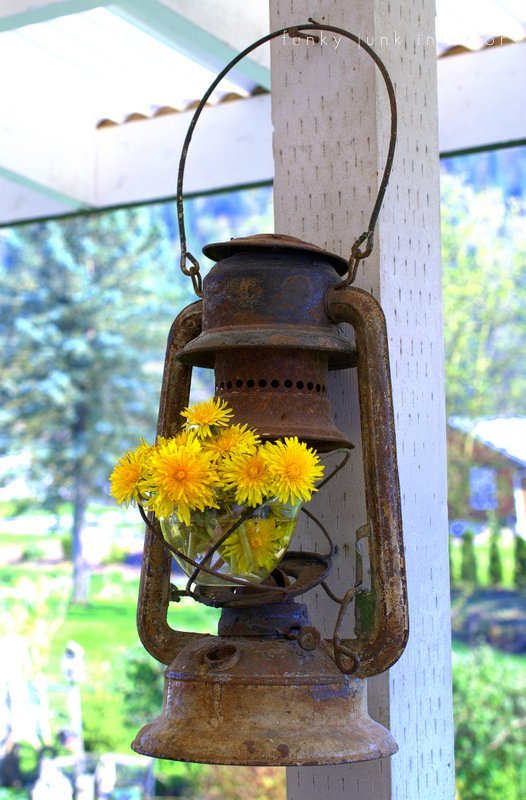 Lantern Decor Farmhouse Porch #farmhouse #rustic #porch #decor #decorhomeideas