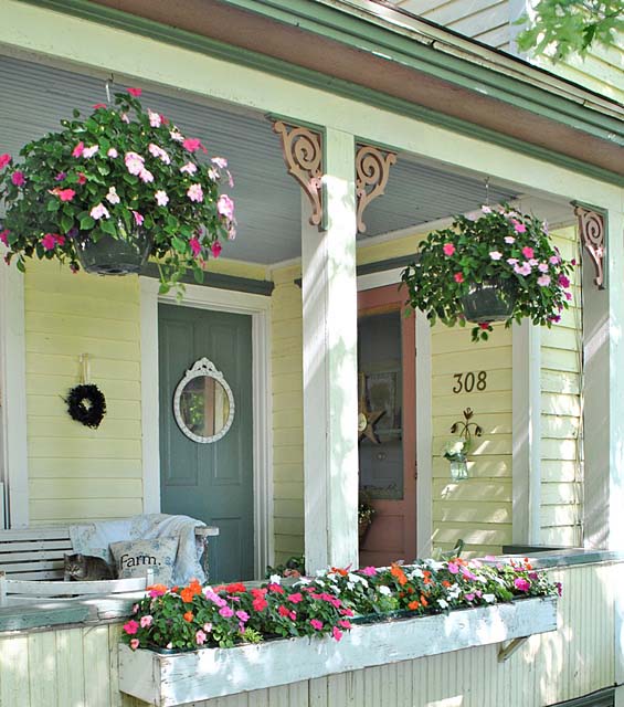 Summer Farmhouse Porch Ideas #farmhouse #rustic #porch #decor #decorhomeideas