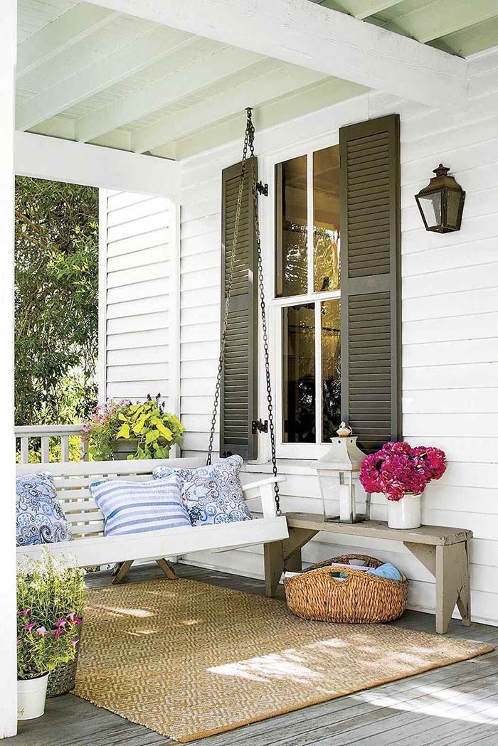 Swinging Bed Farmhouse Porch Decor #farmhouse #rustic #porch #decor #decorhomeideas