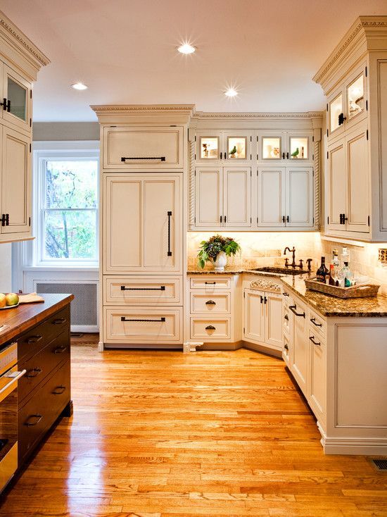 Traditional Kitchen Corner Sink Layout #cornersink #kitchen #sink #decorhomeideas