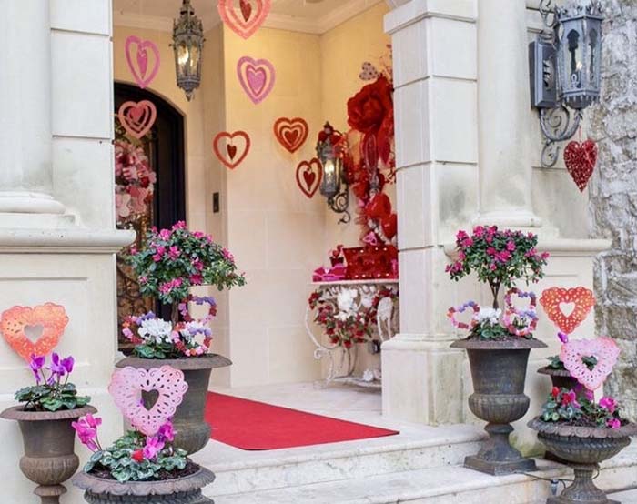 Valentines Day Front Porch Decoration #valentinescraft #decor #love #crafts #diy #decorhomeideas