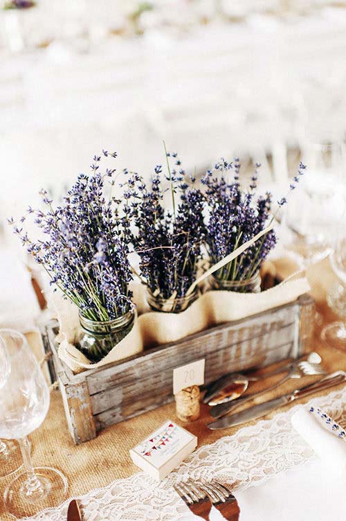 Wooden Box Berries Spring Centerpiece #centerpiece #spring #Easter #decorhomeideas