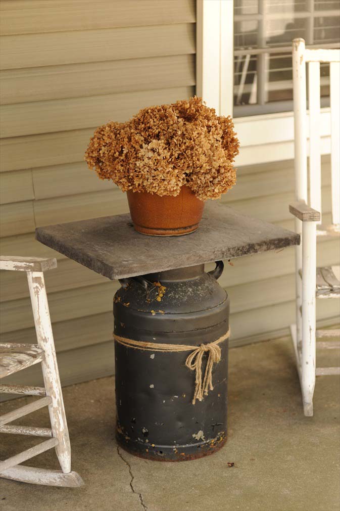 Early Spring Front Porch Farmhouse #farmhouse #rustic #porch #decor #decorhomeideas