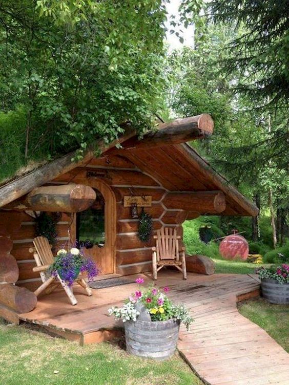 Alpine Style Tiny Cabin #cabin #loghouse #tinyhouse  #decorhomeideas