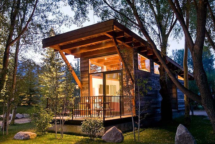 Modern Tiny Cabin #cabin #loghouse #tinyhouse  #decorhomeideas