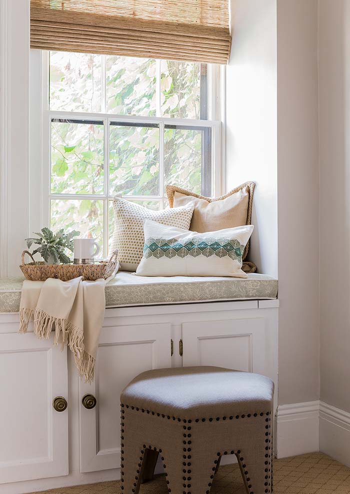 Reading Nook In Beige Wall Color #paintcolor #relax #homedecor #calming color #decorhomeideas