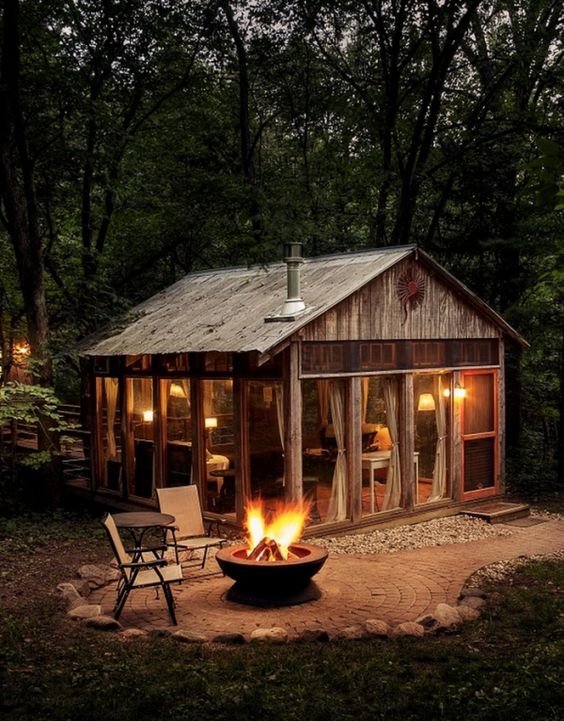 Tiny Cabin With Firepit #cabin #loghouse #tinyhouse  #decorhomeideas