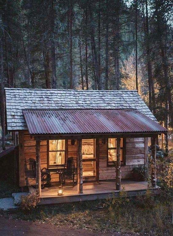 Tiny Cabin With Front Porch #cabin #loghouse #tinyhouse  #decorhomeideas