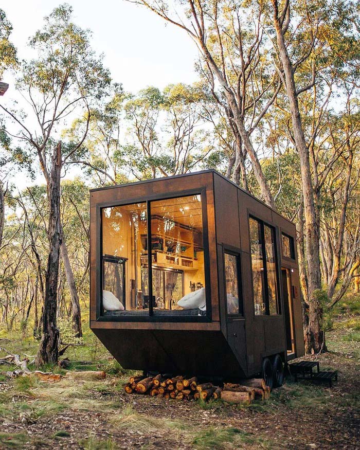 Ultra Modern Tiny Cabin #cabin #loghouse #tinyhouse  #decorhomeideas