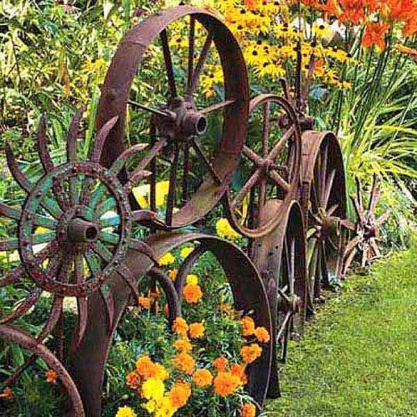 Antique Metal Wheels Garden Border #garden #gardenbed #edging #decorhomeideas