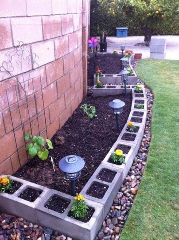 Cinder Blocks Edging #garden #gardenbed #edging #decorhomeideas