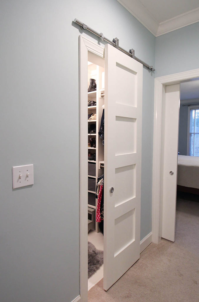 DIY Closet Barn Door #closet #door #interior #decorhomeideas