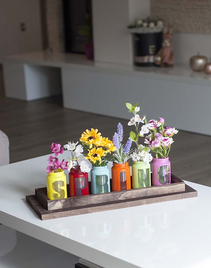 DIY Spring Centerpiece  with jars and spray paint #diy #spring #centerpiece #decorhomeideas