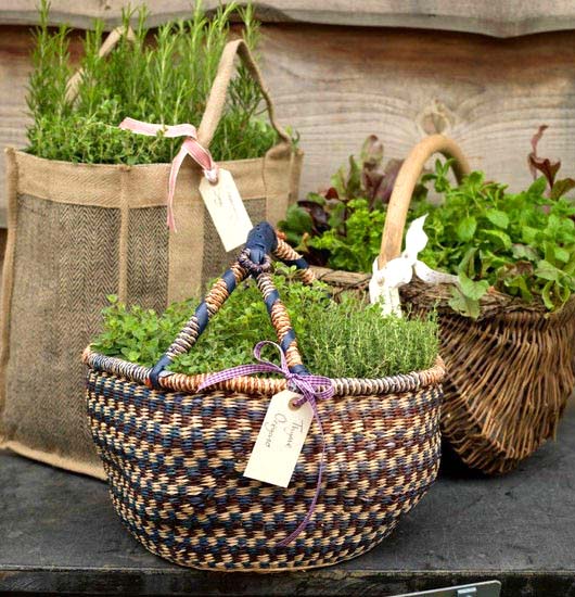 Garden Vintage Basket Flower Planter #garden #planters #vintage #decorhomeideas