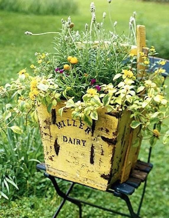 Old Crate Vintage Flower Planter #garden #planters #vintage #decorhomeideas