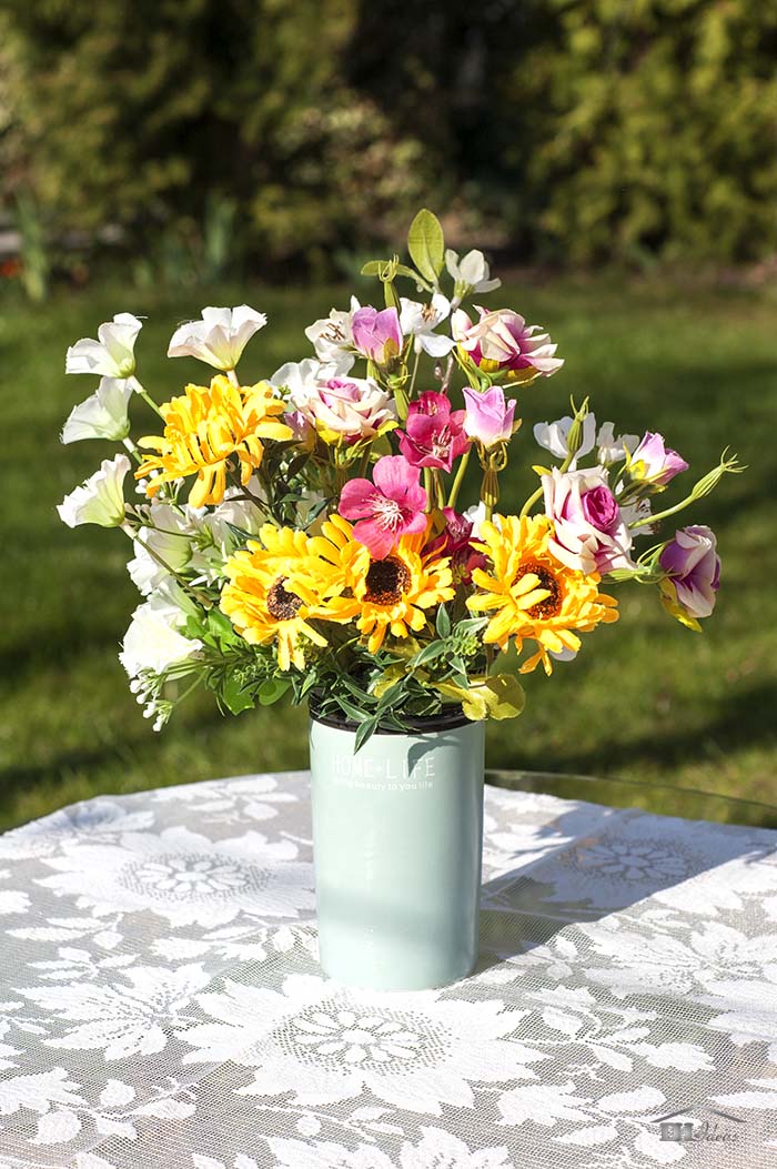 Spring Centerpiece With Fresh Flowers #easter #crafts #diy #decorhomeideas