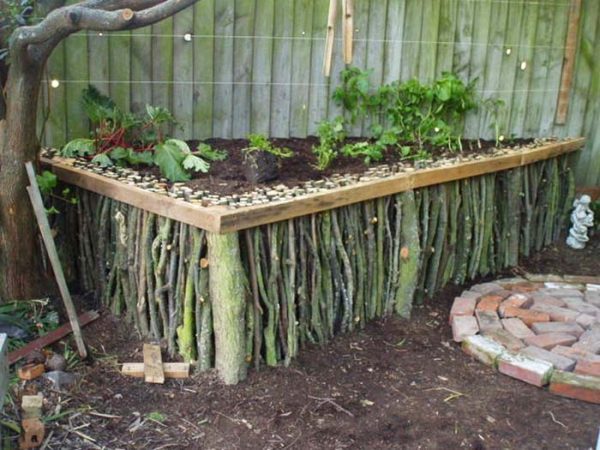 Twigs Garden Edging #garden #gardenbed #edging #decorhomeideas