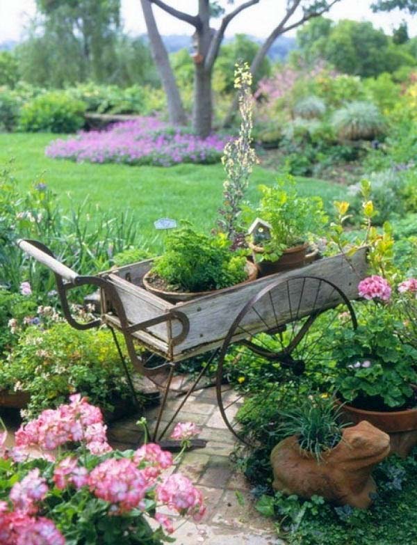 Wheel Barrow Garden Planter #garden #planters #vintage #decorhomeideas