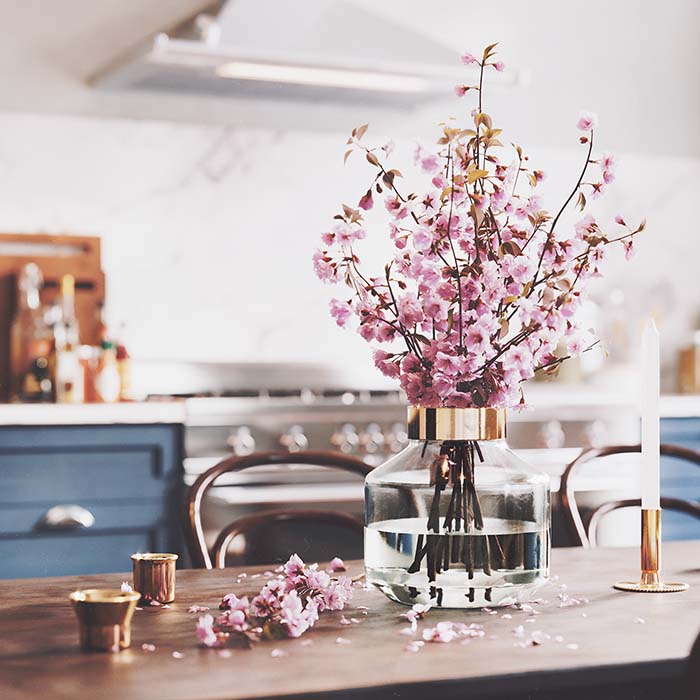 Amazing Centerpiece in Blue Kitchen