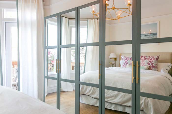 DIY Mirror Closet Doors #closet #mirror #door #decorhomeideas