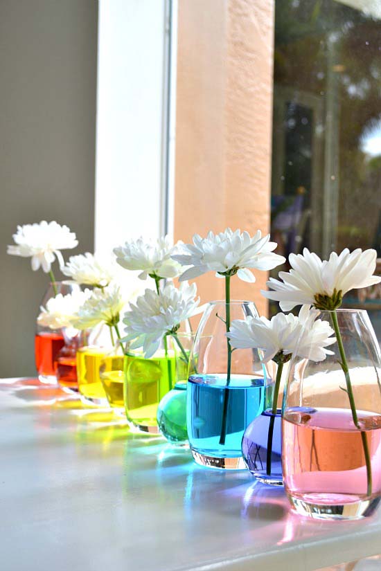 Easter Rainbow Centerpiece With Flowers #easter #decoration #spring #diy #decorhomeideas