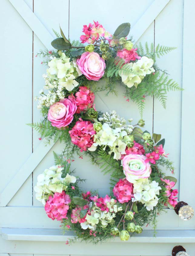 Floral Monogram For Easter #easter #decoration #spring #diy #decorhomeideas