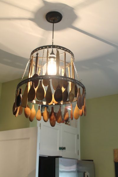 DIY Chandelier With Wood Spoons #repurpose #reuse #kitchen #utensil #decorhomeideas