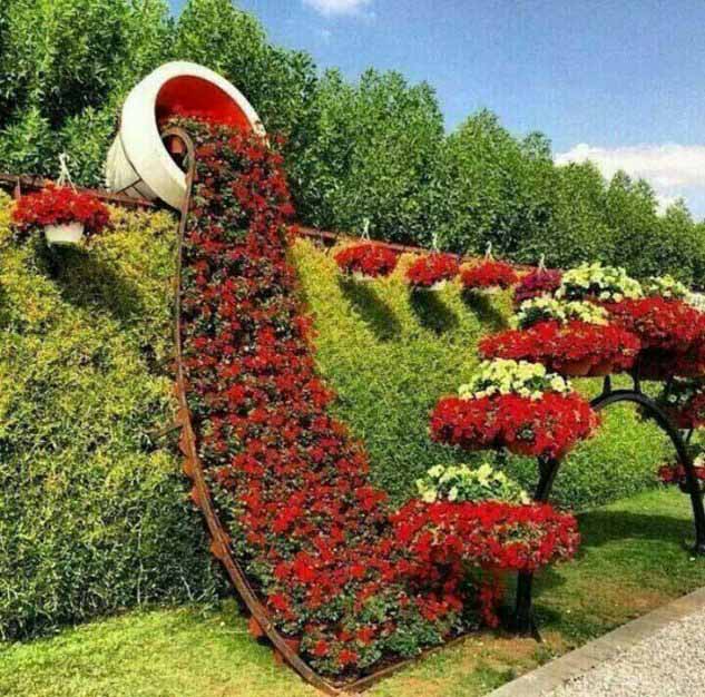 Big spilled flower pot with red flowers #garden #decorhomeideas