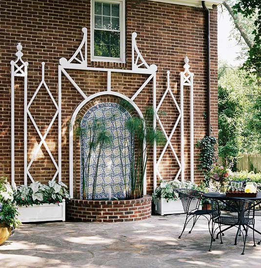 Built-In Garden Trellis Ideas