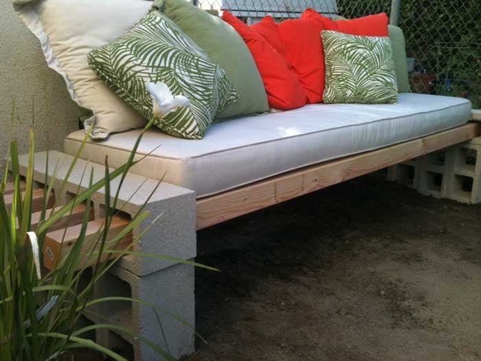  Betonklotz Gartensofa #cinderblock #Garten #decorhomeideas