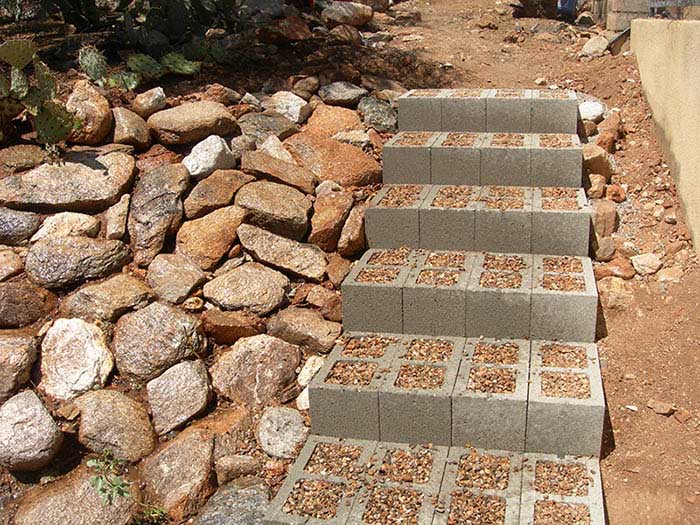 Cinder Blocks Landscaping Stairs #cinderblock #garden #decorhomeideas