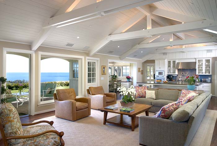 Colorful Living Room With Vaulted Ceiling #ceiling #livingroom #vaulted #decorhomeideas