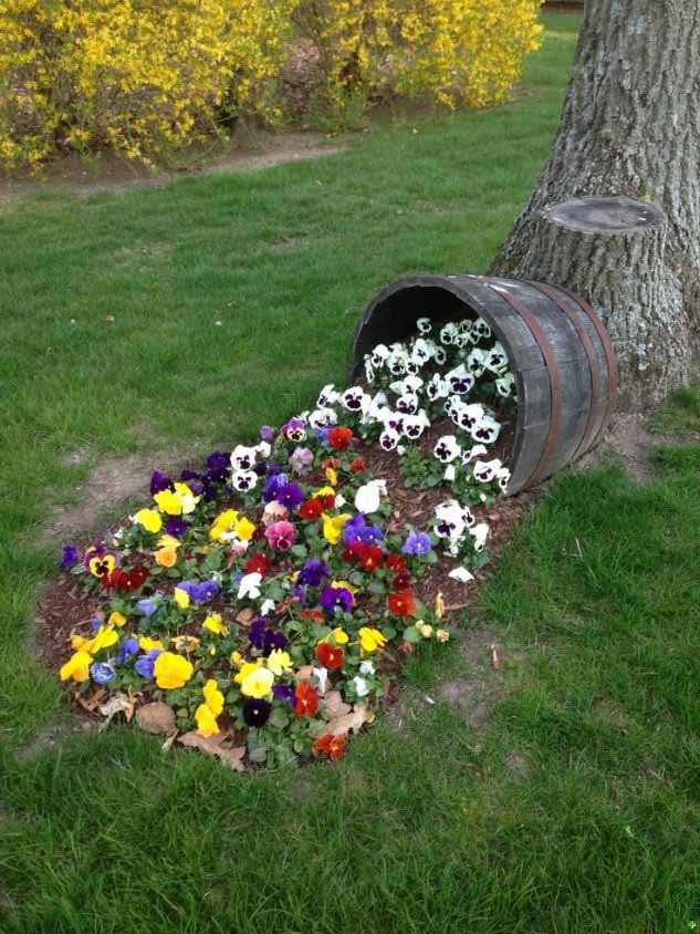 Spilled Flower Pot With Pansies #garden #decorhomeideas