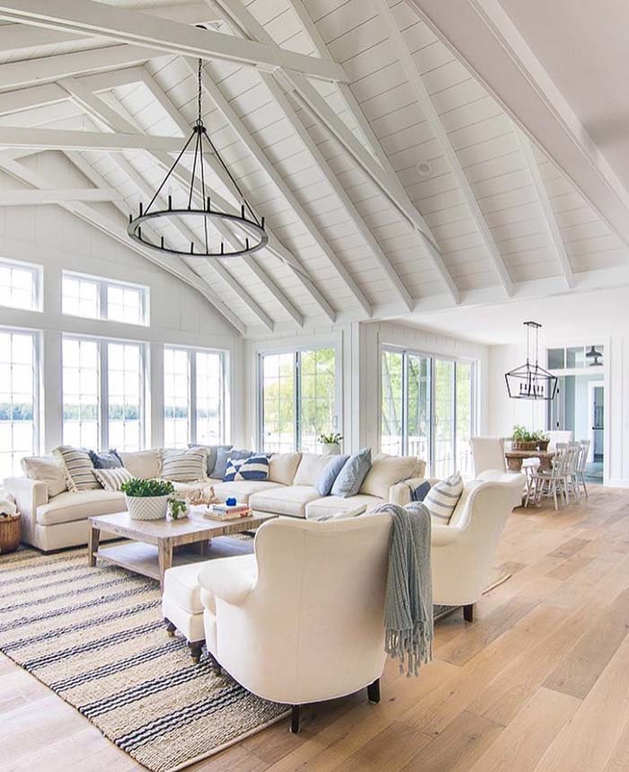 Light Bright Living Room With Vaulted Ceiling #ceiling #livingroom #vaulted #decorhomeideas