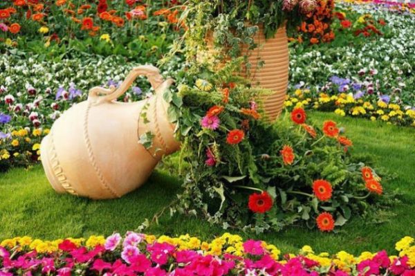 Vase Spilled Flower Pot #garden #decorhomeideas