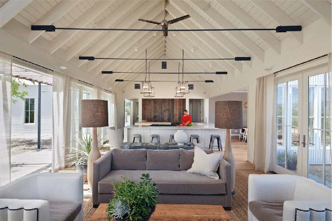 Vaulted Ceiling Living Room Interior Design #ceiling #livingroom #vaulted #decorhomeideas