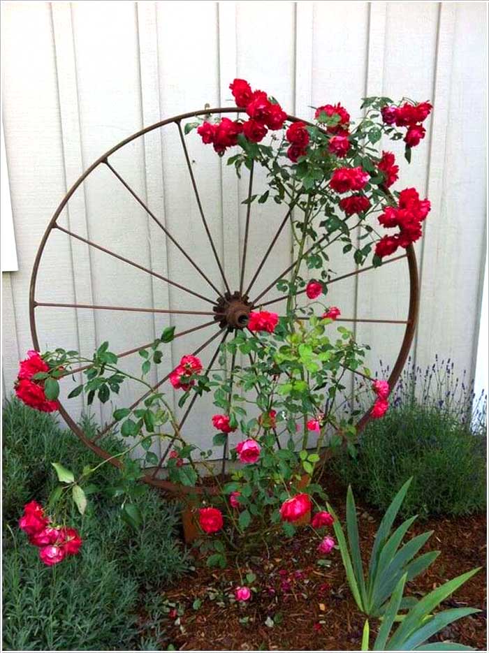 Wagon Wheel Garden Trellis