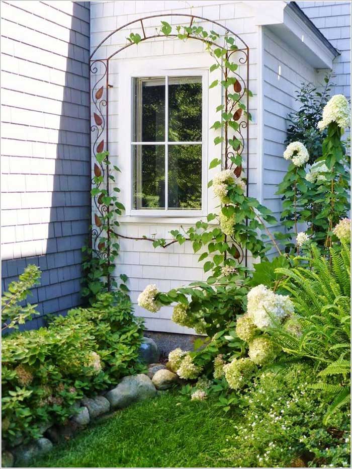 Wrought Iron Trellis Around Front Door #garden #trellis #decorhomeideas