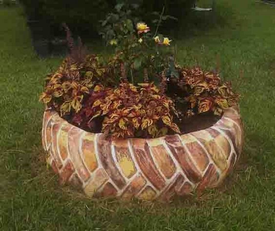 Brick Pattern Old Tire Garden Decor #garden #oldtires #decorhomeideas