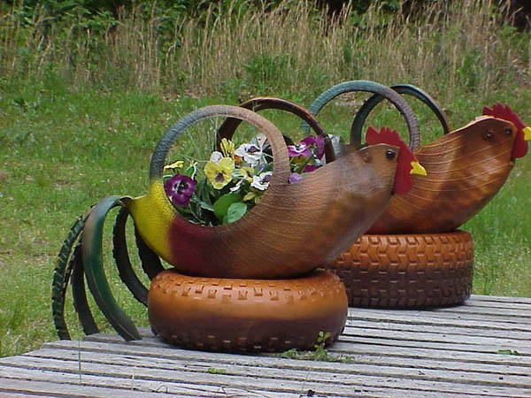 Chicken Pair of Planters From Old Tires #garden #oldtires #decorhomeideas