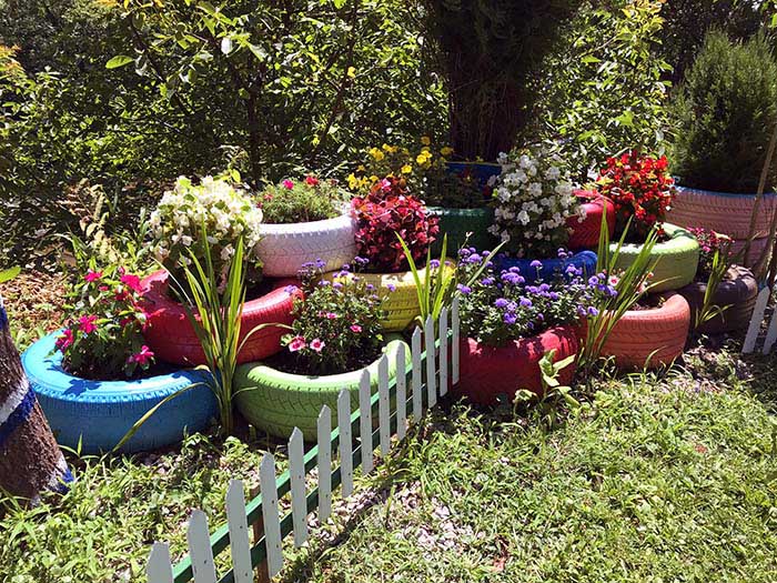 Colorful Flower Planters From Old Tires #garden #oldtires #decorhomeideas