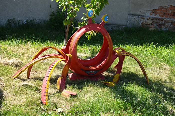 Crab Garden Decor From Old Tires #garden #oldtires #decorhomeideas