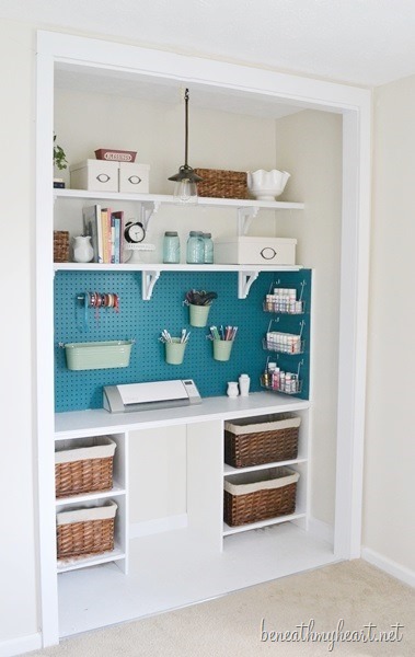 Create a craft corner in your unused closet #closet #homedecor #decorhomeideas